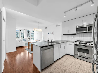 409-100 E Esplanade Street - 3