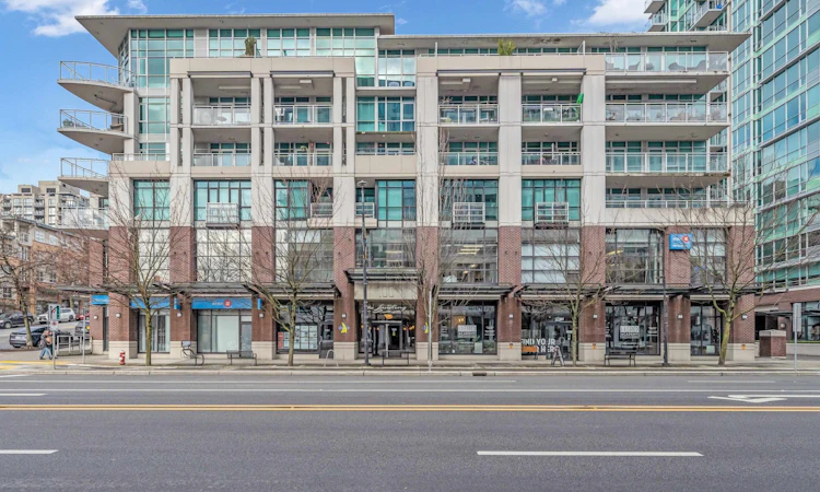409-100 E Esplanade Street