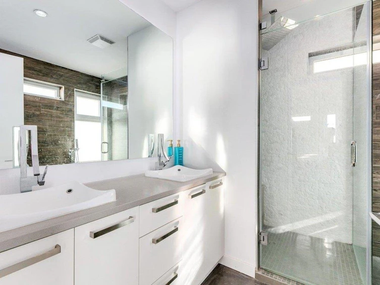 15061 Victoria Avenue, Surrey, BC, V4B 1G4 - 14