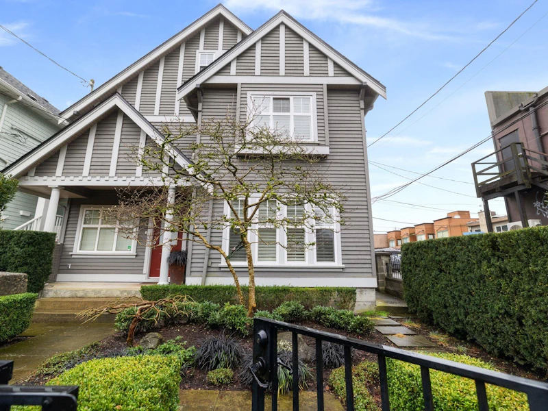1730 Kitchener Street, Vancouver BC V5L 2W3