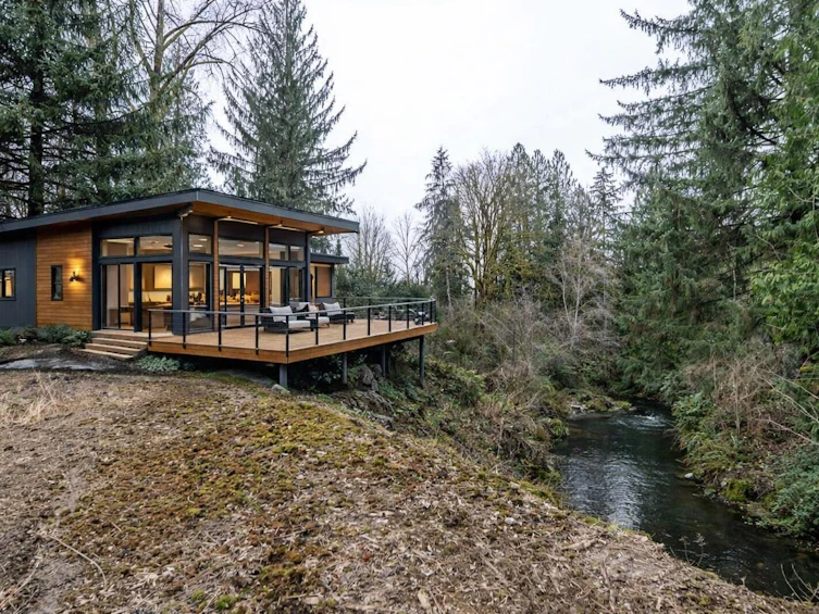 12041 256th Street Street, Maple Ridge, BC, V4R 1B5