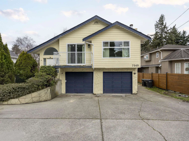 7549 10th Avenue, New Westminster, BC, V3N 2S1