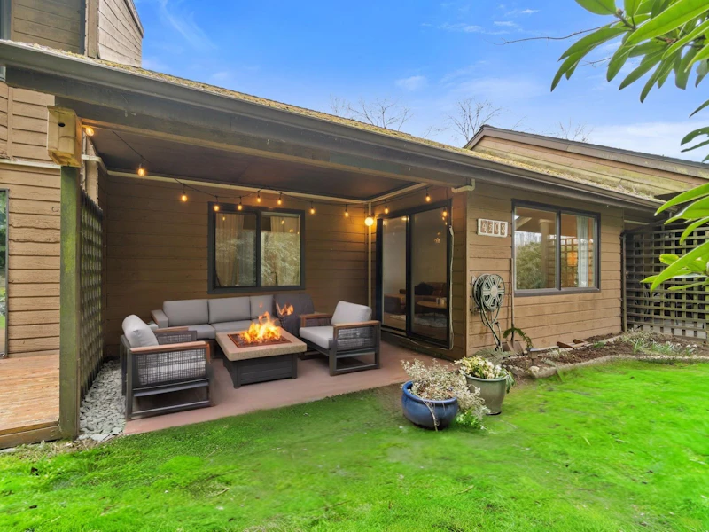 4208 Garden Grove Drive, Burnaby BC V5G 4G6