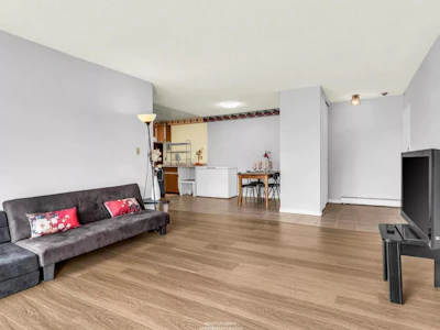 305-7260 Lindsay Road - 3