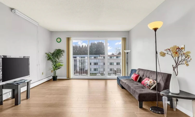 305-7260 Lindsay Road