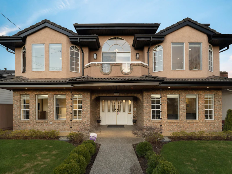 7622 2nd Street, Burnaby BC V3N 3R8