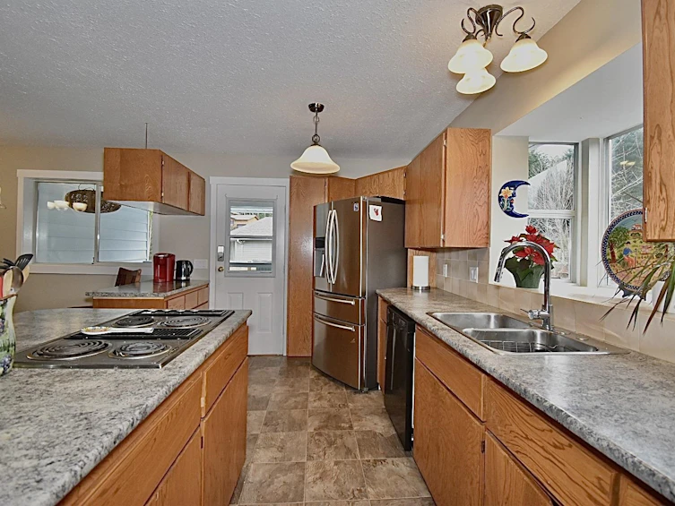 6135 Fairway Avenue, Sechelt, BC, V7Z 0L6 - 18