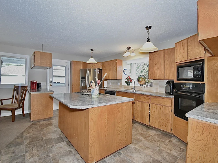 6135 Fairway Avenue, Sechelt, BC, V7Z 0L6 - 17