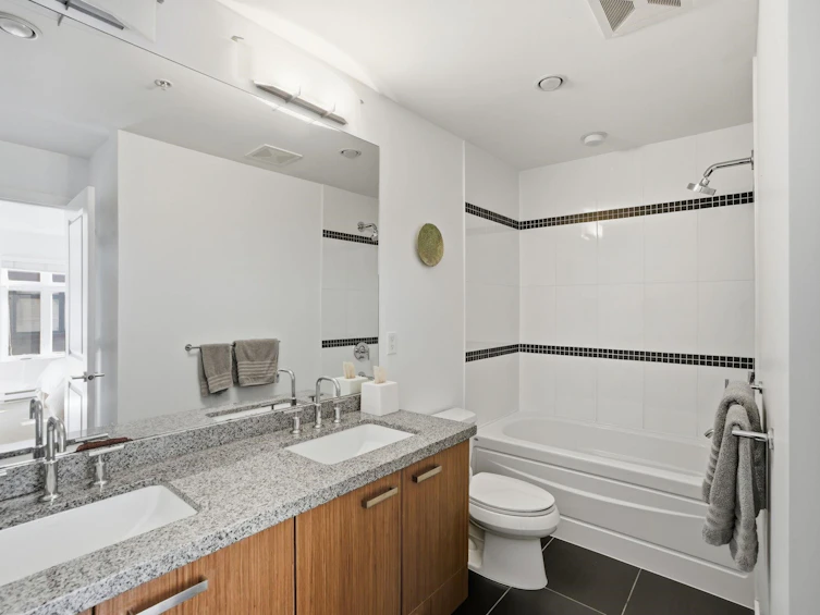 2761 Guelph Street, Vancouver, BC, V5T 3P6 - 11