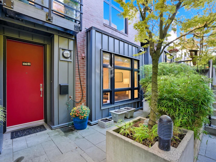 2761 Guelph Street, Vancouver, BC, V5T 3P6 - 2