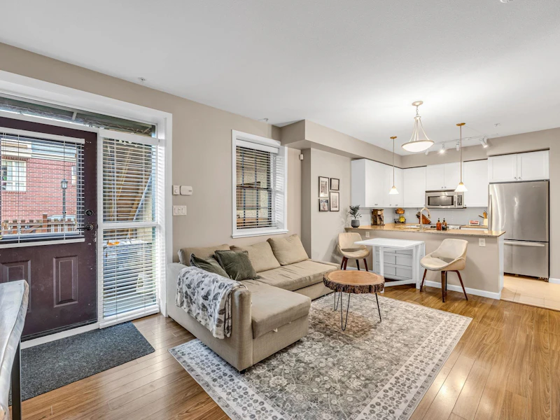 3 - 12 E Royal Avenue, New Westminster BC V3L 0B7