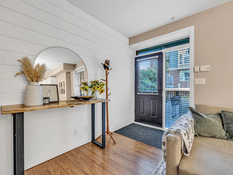 3-12 E Royal Avenue, New Westminster, BC, V3L 0B7 - 2