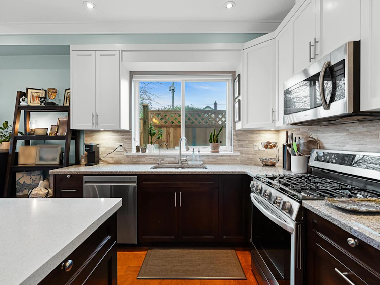 307 E 6th Street, North Vancouver, BC, V7L 1P7 - 8