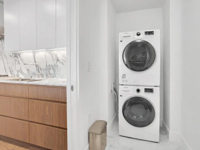 307-3668 W 10th Avenue - 5