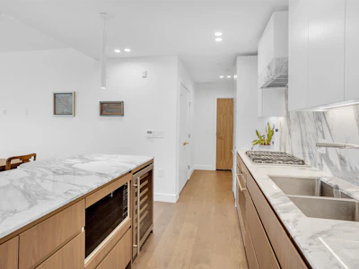 307-3668 W 10th Avenue - 2