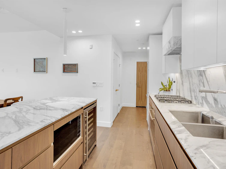 307-3668 W 10th Avenue, Vancouver, BC, V6R 2G3 - 2