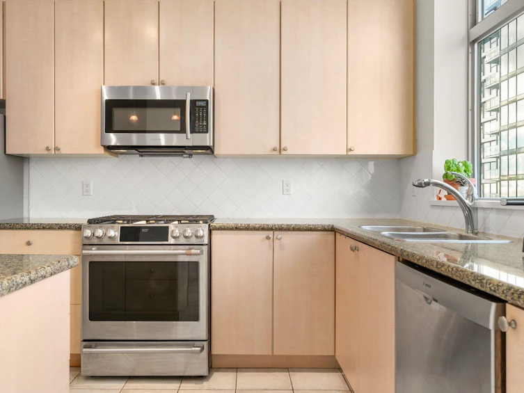 1006-160 E 13th Street, North Vancouver, BC, V7L 2L5 - 18