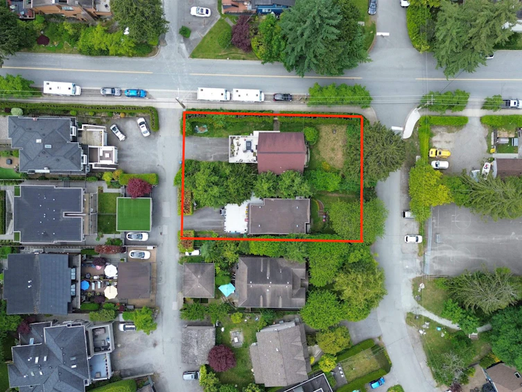 6388 Douglas Street, West Vancouver, BC, V7W 2E9 - 8