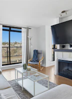 808 1 Renaissance Square