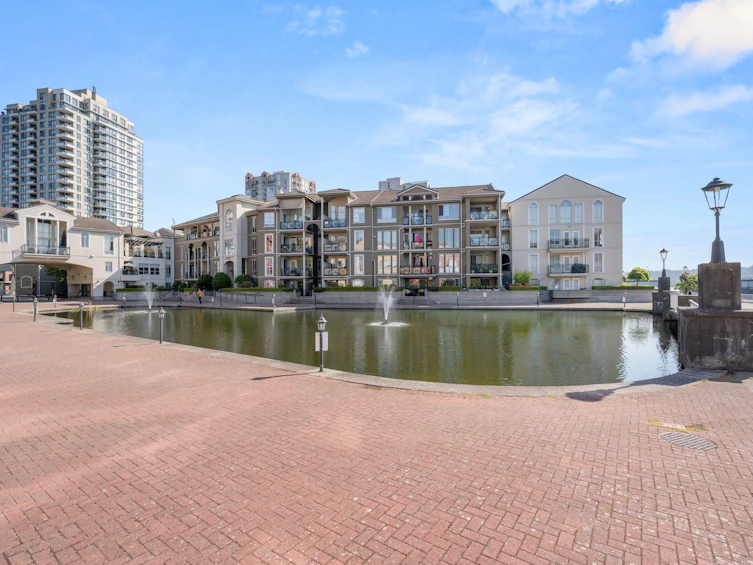808-1 Renaissance Square, New Westminster, BC, V3M 0B6 - 27