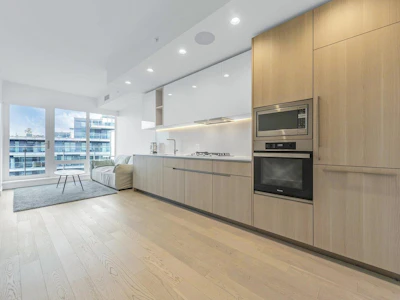 1005-6811 Pearson Way - 5