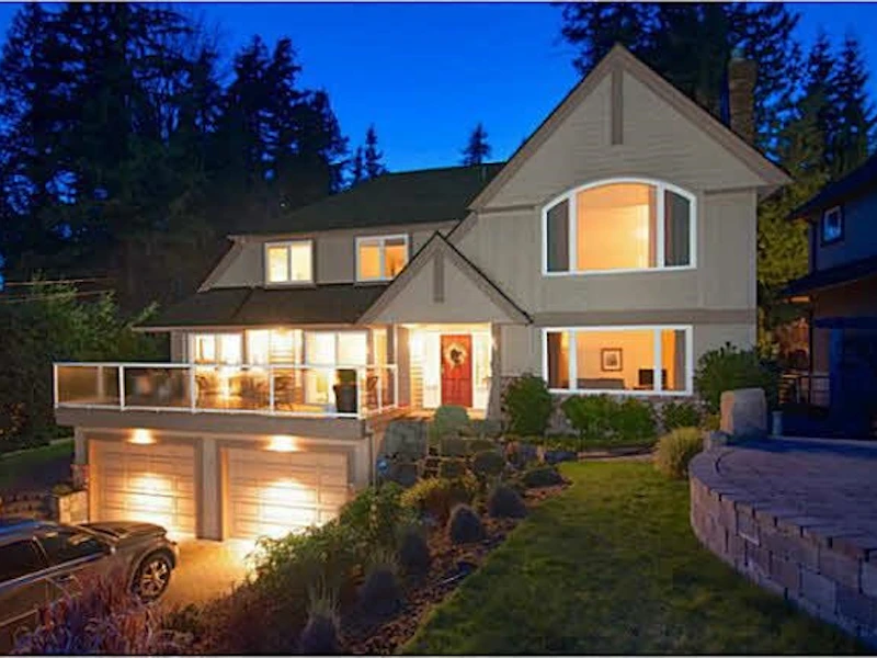 457 Hillcrest Street, West Vancouver BC V7V 2L8