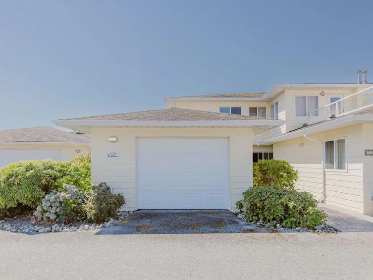 222-1585 Field Road, Sechelt, BC, V7Z 0H1 - 2