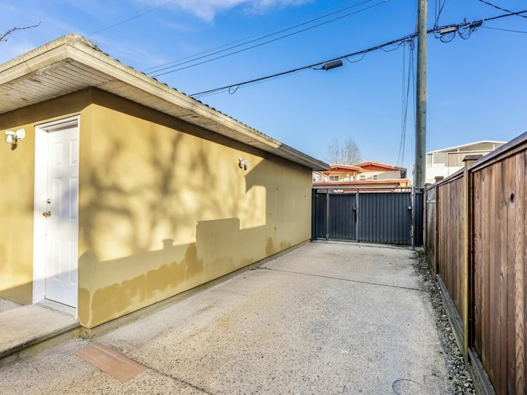 6586 Nanaimo Street, Vancouver, BC, V5P 4L2 - 21