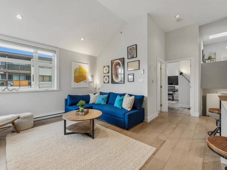 1681 Kitchener Street, Vancouver, BC, V5L 2W1 - 2