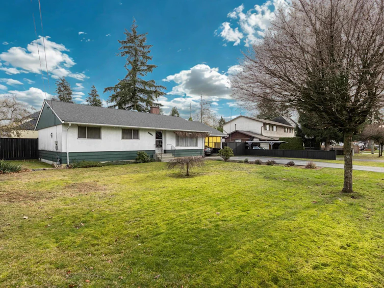 8736 154 Street, Surrey, BC, V3S 3N6
