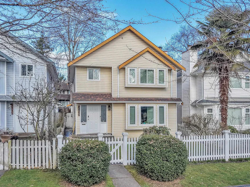 3539 Napier Street, Vancouver BC V5K 2X8