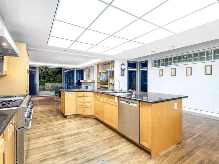 687 Beachview Drive, North Vancouver, BC, V7G 1P8 - 14