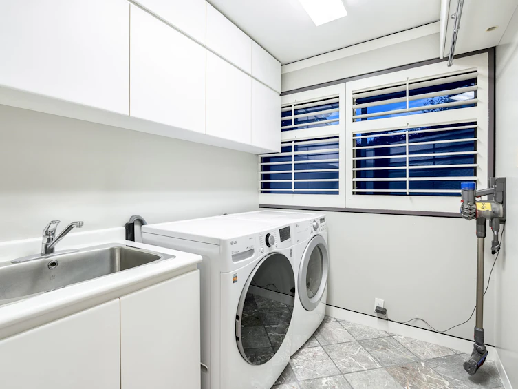 687 Beachview Drive, North Vancouver, BC, V7G 1P8 - 33