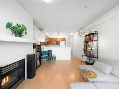 301-3727 W 10 Avenue - 4