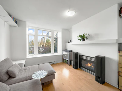 301-3727 W 10 Avenue - 3