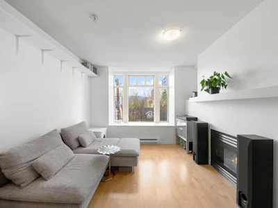 301-3727 W 10 Avenue - 2