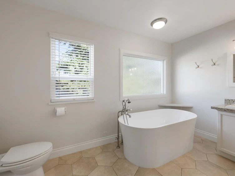 14027 Blackburn Avenue, Surrey, BC, V4B 2Z6 - 19
