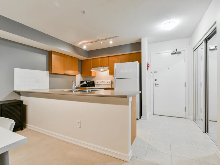 313-10088 148 Street, Surrey, BC, V3R 3M9 - 7