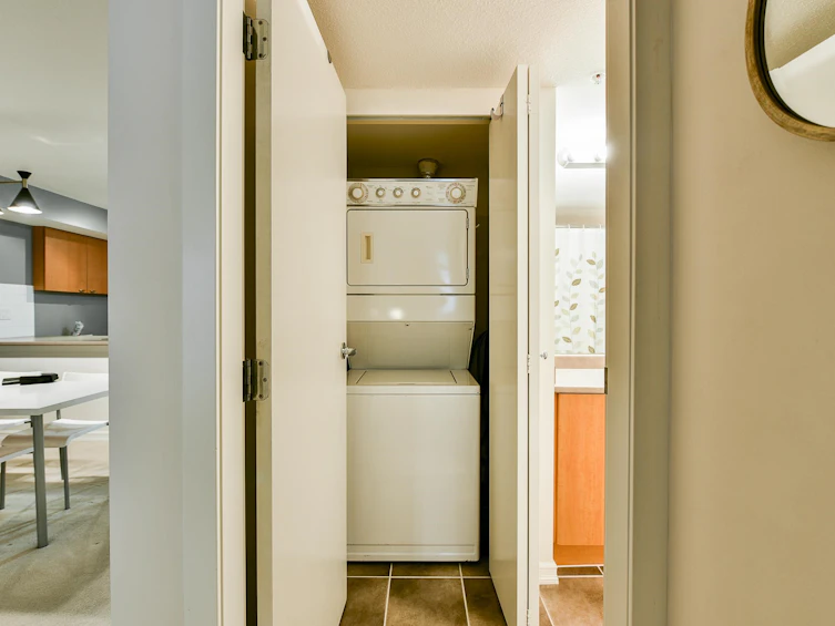 313-10088 148 Street, Surrey, BC, V3R 3M9 - 11