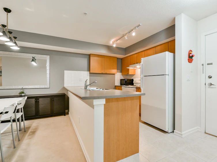 313-10088 148 Street, Surrey, BC, V3R 3M9 - 5