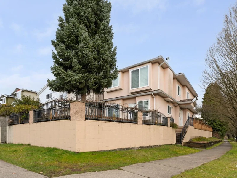 2423 E 4th Avenue, Vancouver BC V5M 1K1