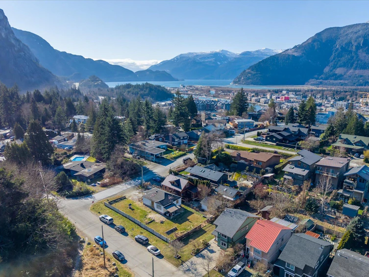 1045 Northridge Drive, Squamish, BC, V0N 3G0 - 3