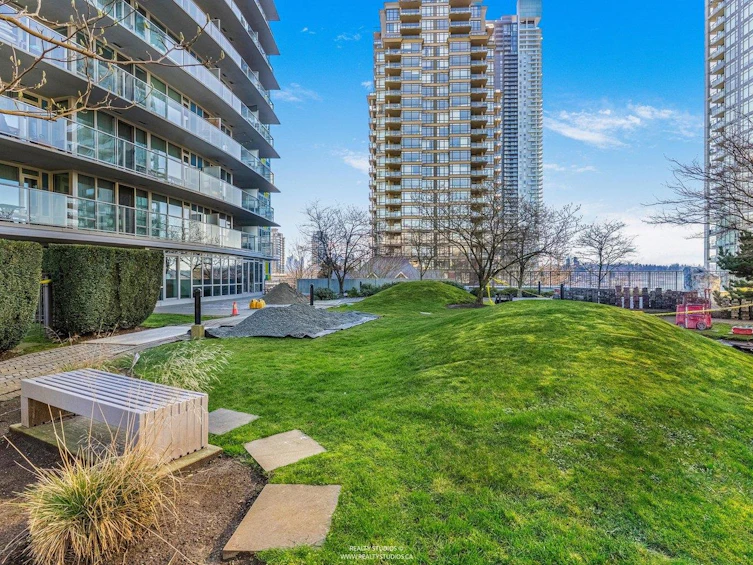 303-4189 Halifax Street, Burnaby, BC, V5C 0H9 - 30