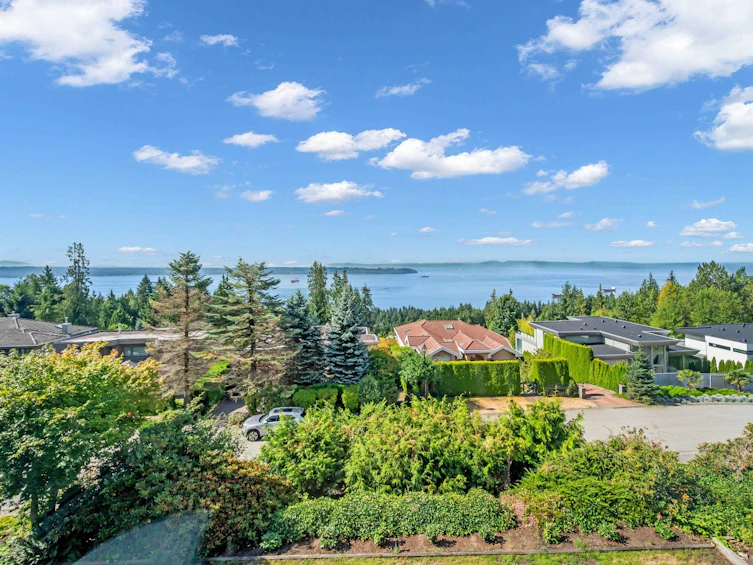 2662 Chelsea Place, West Vancouver, BC, V7S 3E5
