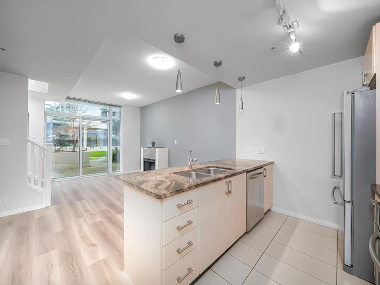 303-1211 Melville Street, Vancouver, BC, V6E 0A7 - 10
