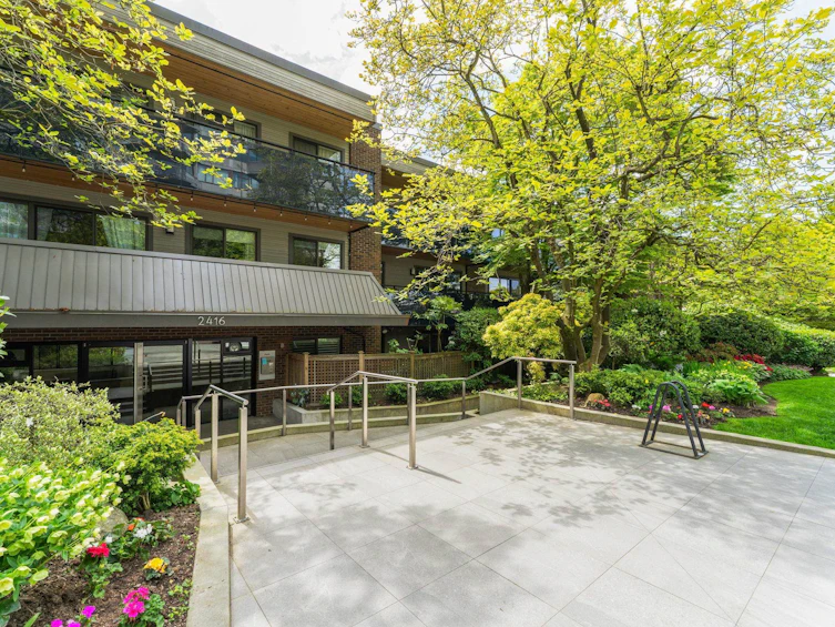 310-2416 W 3rd Avenue, Vancouver, BC, V6K 1L8 - 2