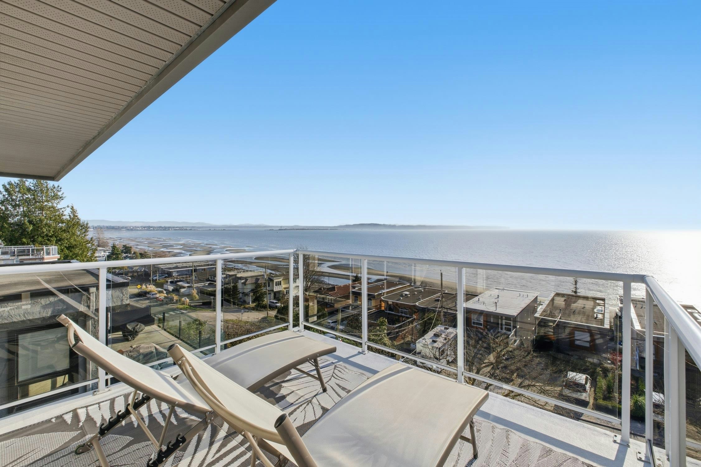 15373 Victoria Avenue, Surrey, BC, V4B 1H1