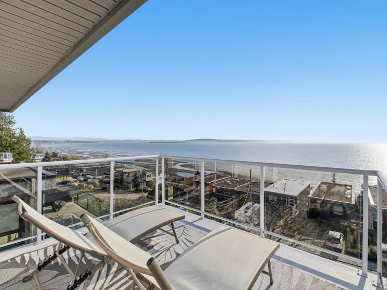 15373 Victoria Avenue, Surrey, BC, V4B 1H1