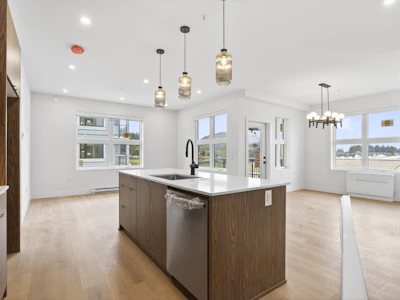 310-46185 Thomas Road - 2