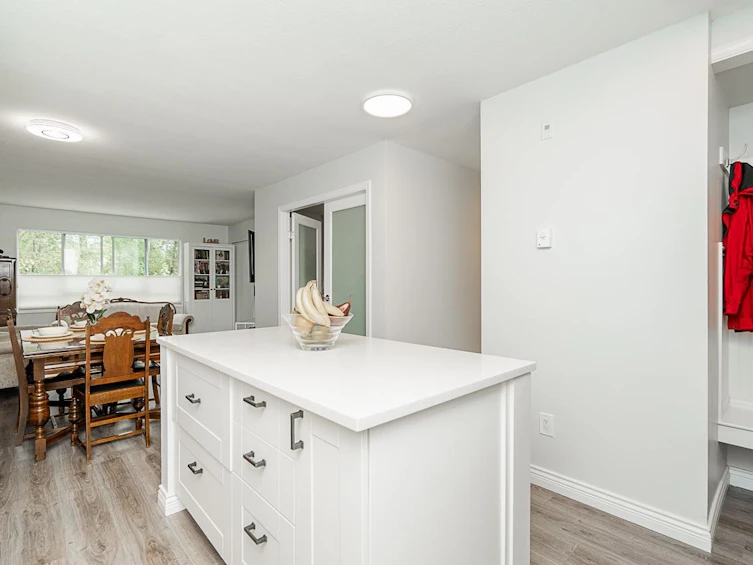 212-15991 Thrift Avenue, Surrey, BC, V4B 2M9 - 10